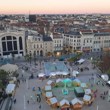 Ultra Centre - Certainement Belle Vue De