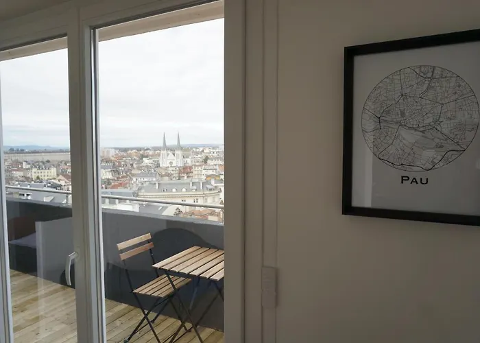 Ultra Centre - Certainement Belle Vue De Pau